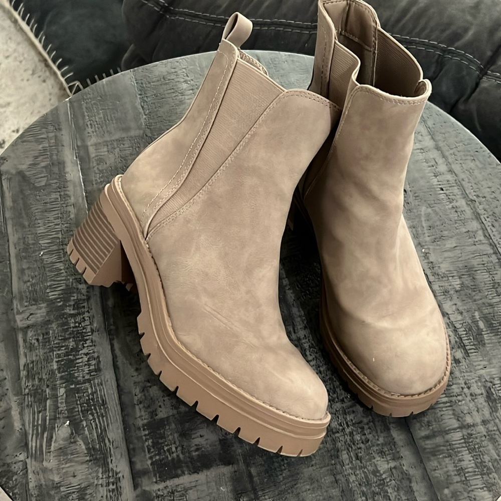Mia boots